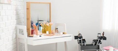Organizer na kosmetyki – sprzątamy toaletkę