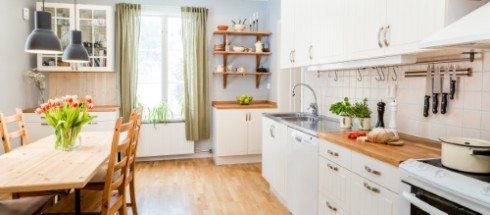 Kuchnia szyta na miarę, czyli jak zaprojektować idealne meble kuchenne do Twojego domu?